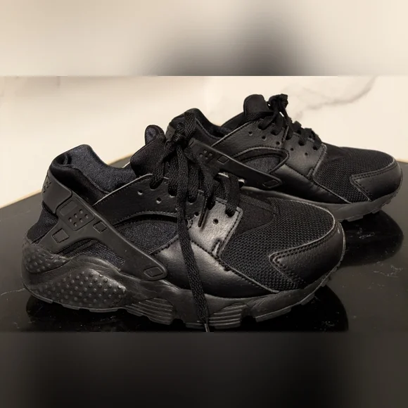 Nike Big Kids' Huarache Run Triple Black Sneakers Size 7Y MSRP $110 - Picture 3 of 12